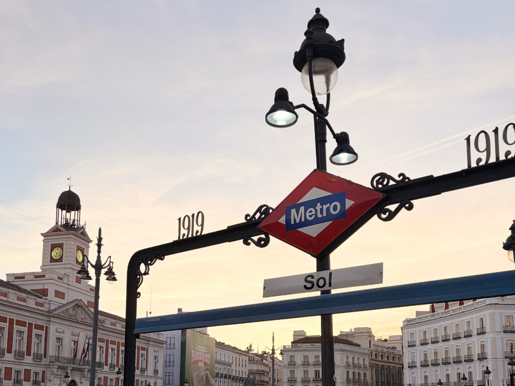 Qué alegría: muy pronto podremos entrar en el metro de Madrid pagando con Apple Pay (y cualquier tarjeta) 