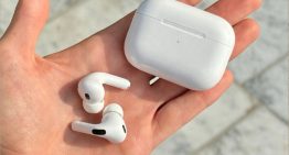 Llevamos décadas intentando esconder los audífonos. Apple se ha cargado el complejo haciendo exactamente lo contrario