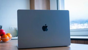 No quiero huellas ni arañazos en mi MacBook Air, pero tampoco una funda plasticosa y gruesa. Por eso me gusta tanto esta de Spigen