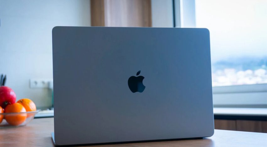 No quiero huellas ni arañazos en mi MacBook Air, pero tampoco una funda plasticosa y gruesa. Por eso me gusta tanto esta de Spigen