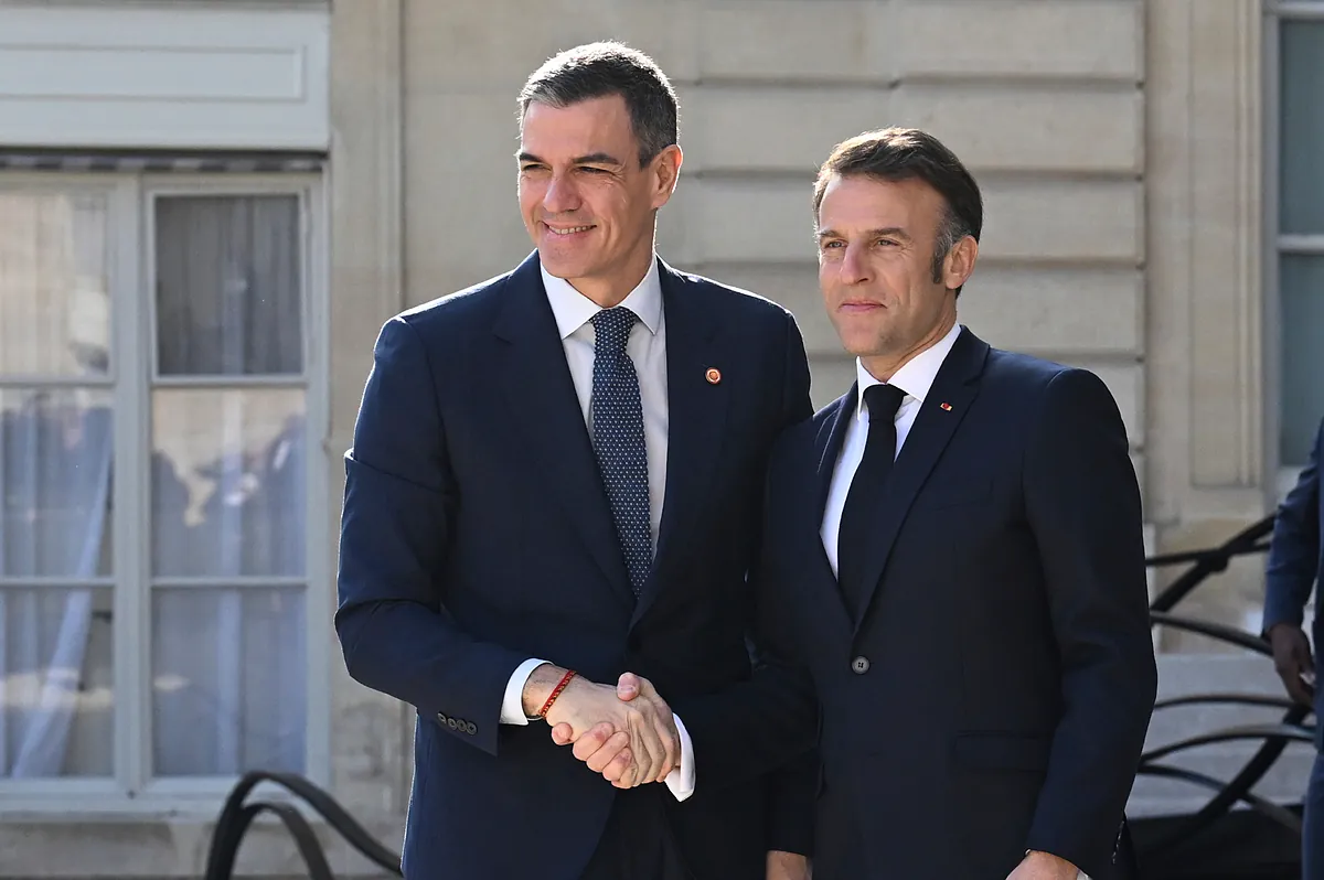 El Gobierno pacta con Francia invitar a un ministro a reunión 'ad hoc' y no al Consejo para salvar el Tratado de Amistad
