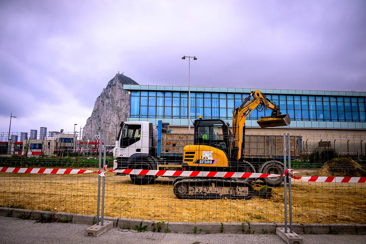 La aplicación provisional del acuerdo sobre Gibraltar se retrasa al 15 de julio pese al aval unánime de la UE y prevé la retirada de la valla