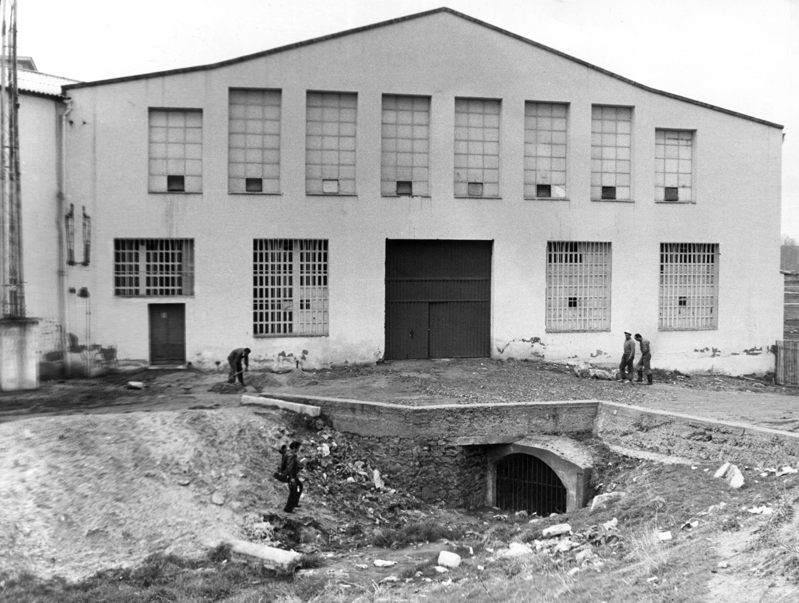 Colector, ubicado al lado de una fábrica lechera, por el que salieron a la calle.