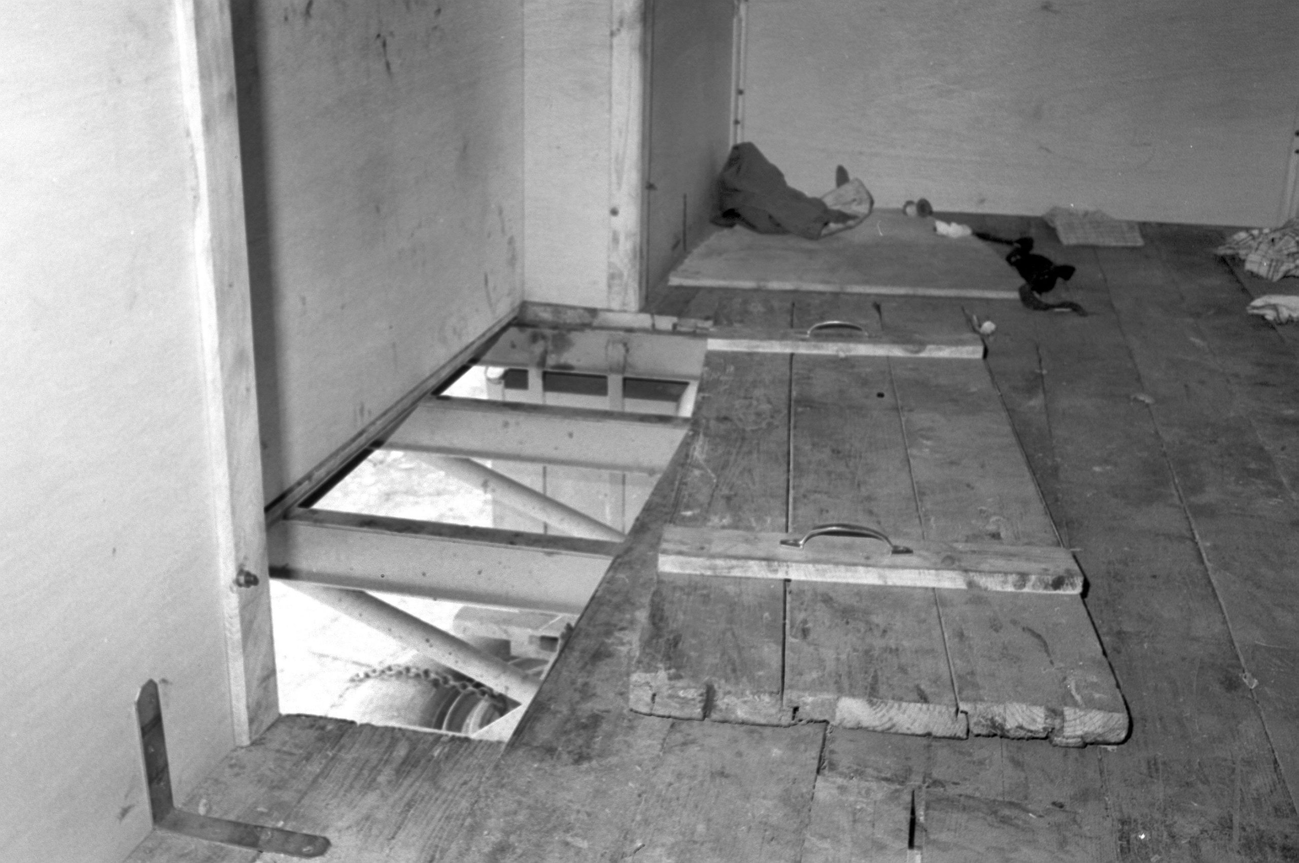 Un camión con doble fondo los esperaba.