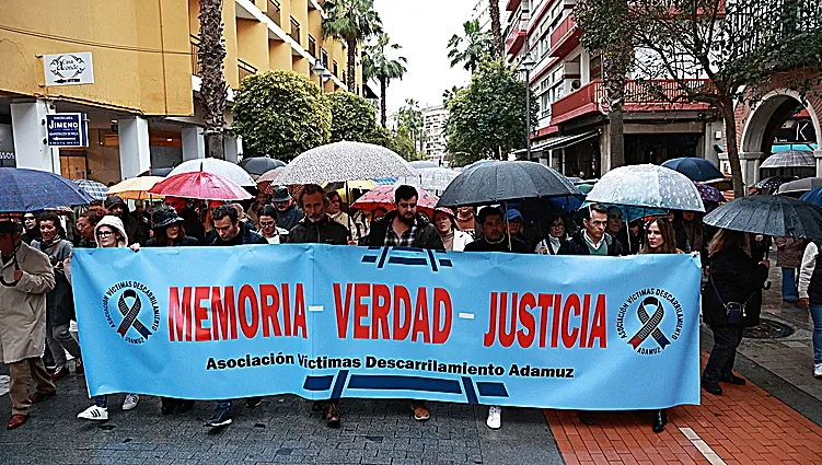 Crece el malestar de las víctimas del accidente de Adamuz, que convocan una protesta ante el Congreso: «El presidente de Adif debe dimitir por el accidente en sus instalaciones»