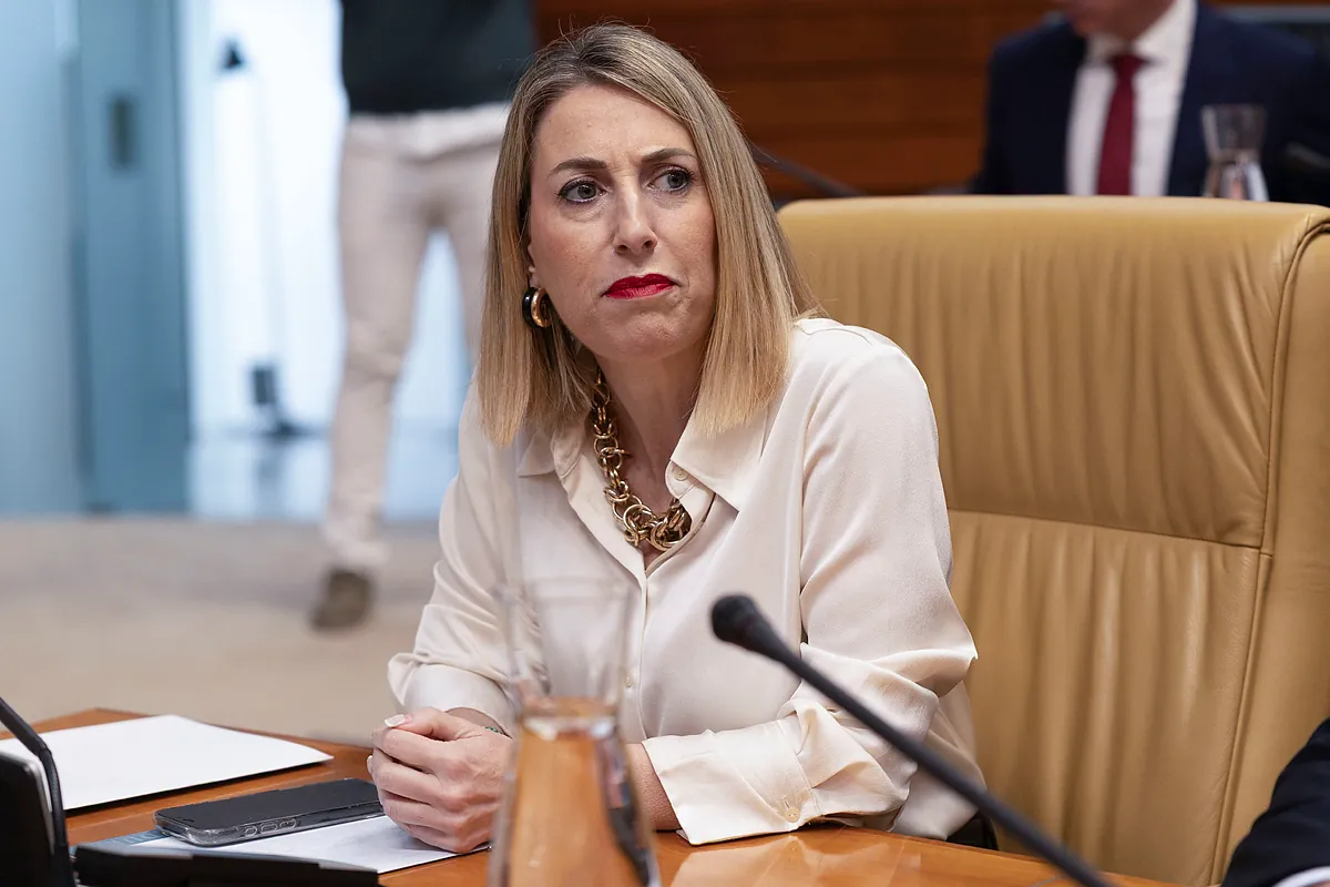 Los barones del PP sortean el «pulso» entre Abascal y Feijóo y aceleran hacia un «pacto en las tres comunidades»