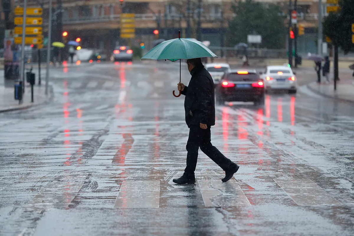 Las temperaturas caen en toda España con la llegada de un nuevo frente que pone a 13 comunidades en alerta por lluvia, viento y nieve