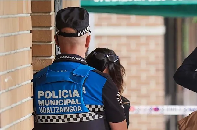 Detenido un hombre con orden de alejamiento tras la muerte de una mujer que cayó desde una terraza en Pamplona