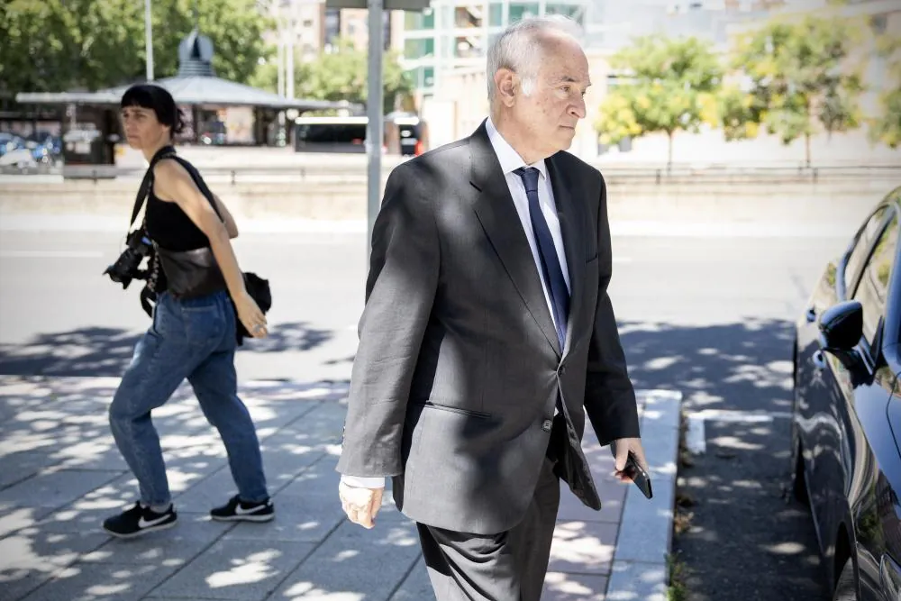 La Junta General de jueces de Instrucción de Badajoz, que preside Beatriz Biedma, rechaza «las descalificaciones» de Bolaños contra el juez Peinado