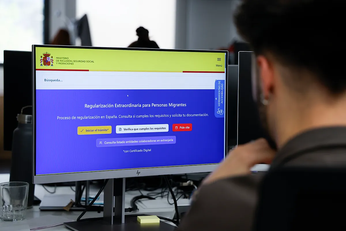 El Gobierno podrá regularizar a un inmigrante con antecedentes policiales si no es una «amenaza al orden público»