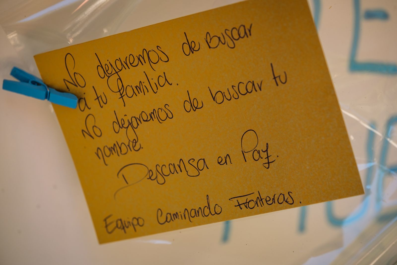 Nota dedicada a una de las fallecidas.