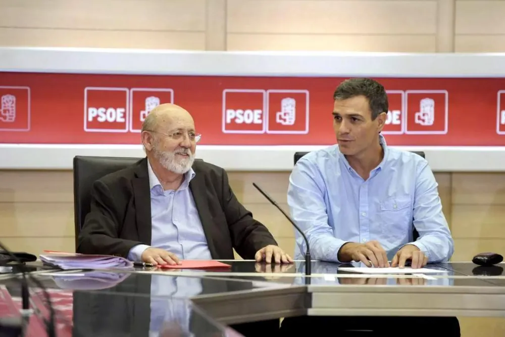 Tezanos pide al Constitucional anular la multa de 3.000 euros de la Junta Electoral por ocultar la encuesta 'flash' sobre los cinco días de reflexión de Sánchez
