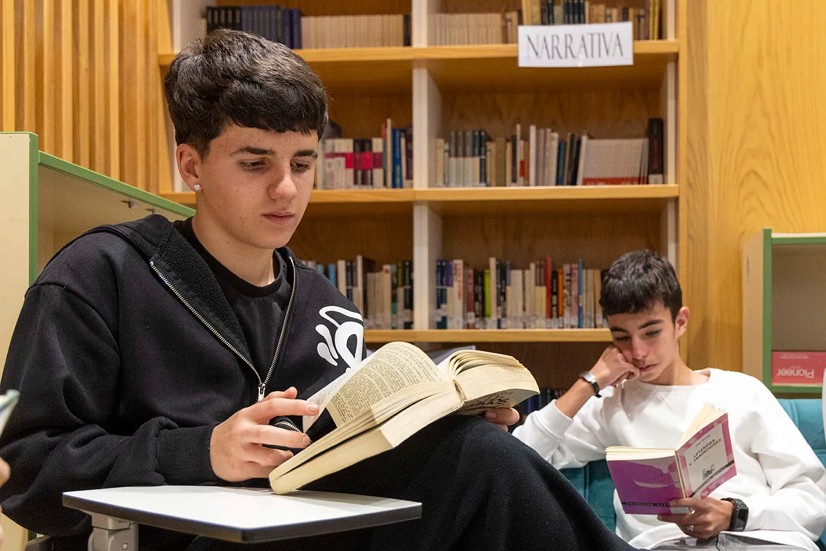 El PP plantea blindar una hora de lectura a la semana y dar «prioridad absoluta» al libro de papel y a escribir a mano