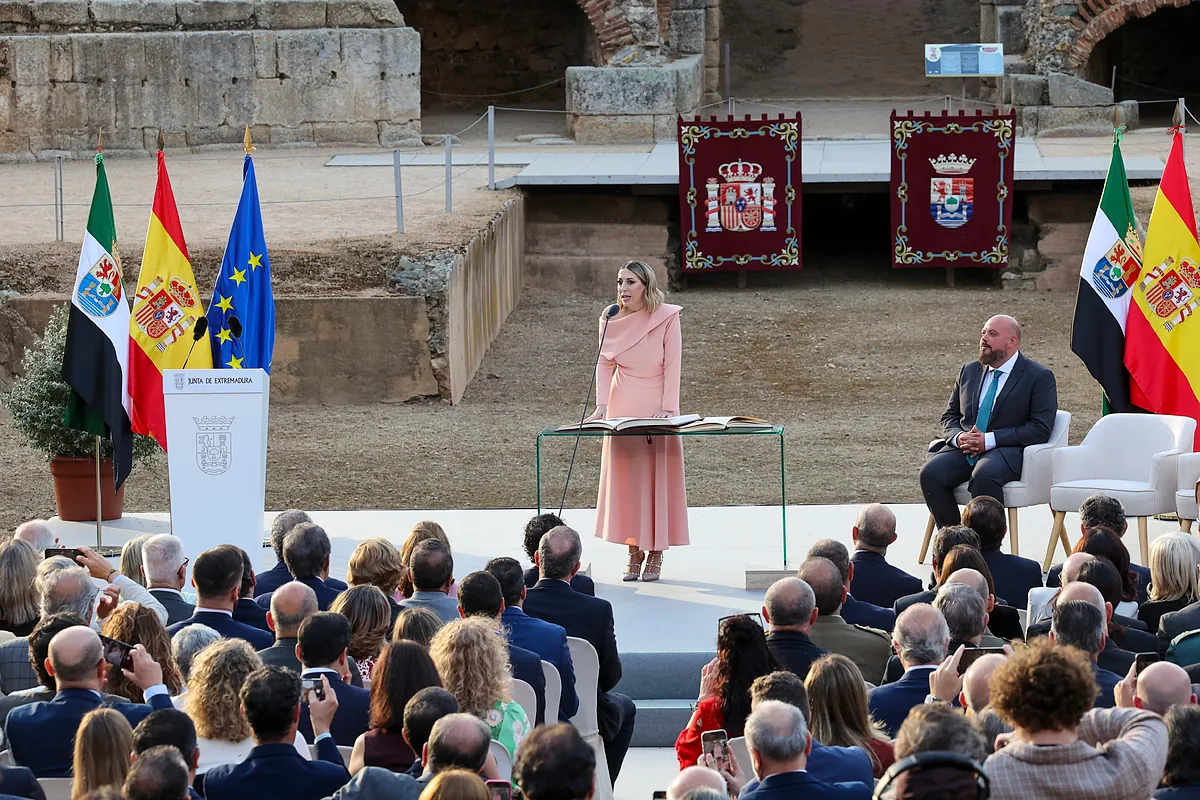María Guardiola pide dejar atrás los bandos y la confrontación  y apostar por el diálogo para su nueva legislatura