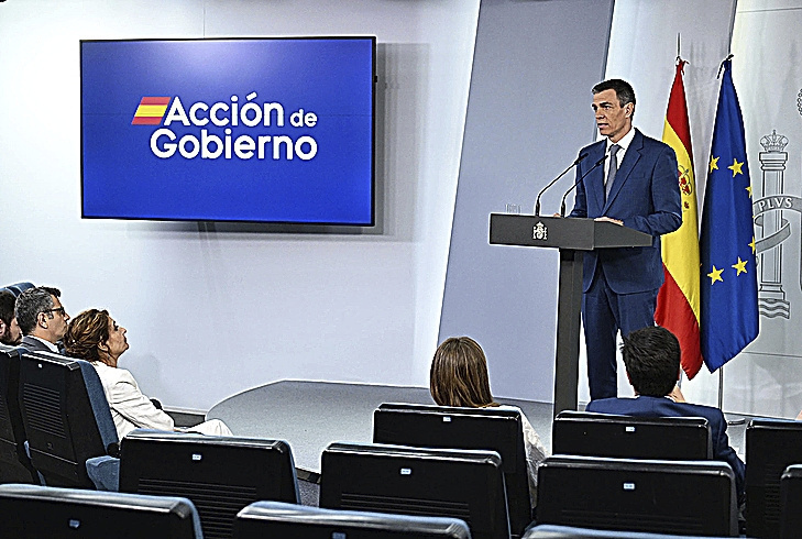 Sánchez durante su comparecencia a las 18 horas, seis horas después de que se produjera el 'apagón'