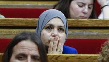 Un diputado de Vox defiende en el Parlament el «musulmán el que no bote» y le dice a Najat Driouec (ERC) que «de momento no te deportaremos»