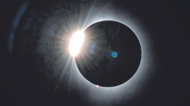 Los mejores lugares para ver el eclipse solar total de agosto: las claves para evitar atascos, aglomeraciones y emergencias médicas