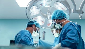Preocupación ante la «homologación masiva» de títulos de médicos extranjeros: los colegios piden un examen extra de competencias clínicas