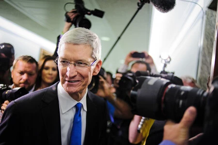 Tim Cook y medios