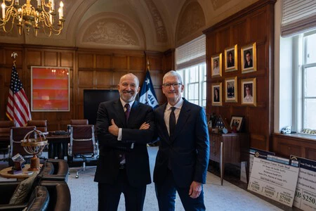 Tim Cook Y El Secretario De Comercio