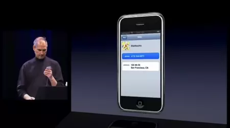Steve Jobs llamando a Starbucks en la presentación del iPhone original