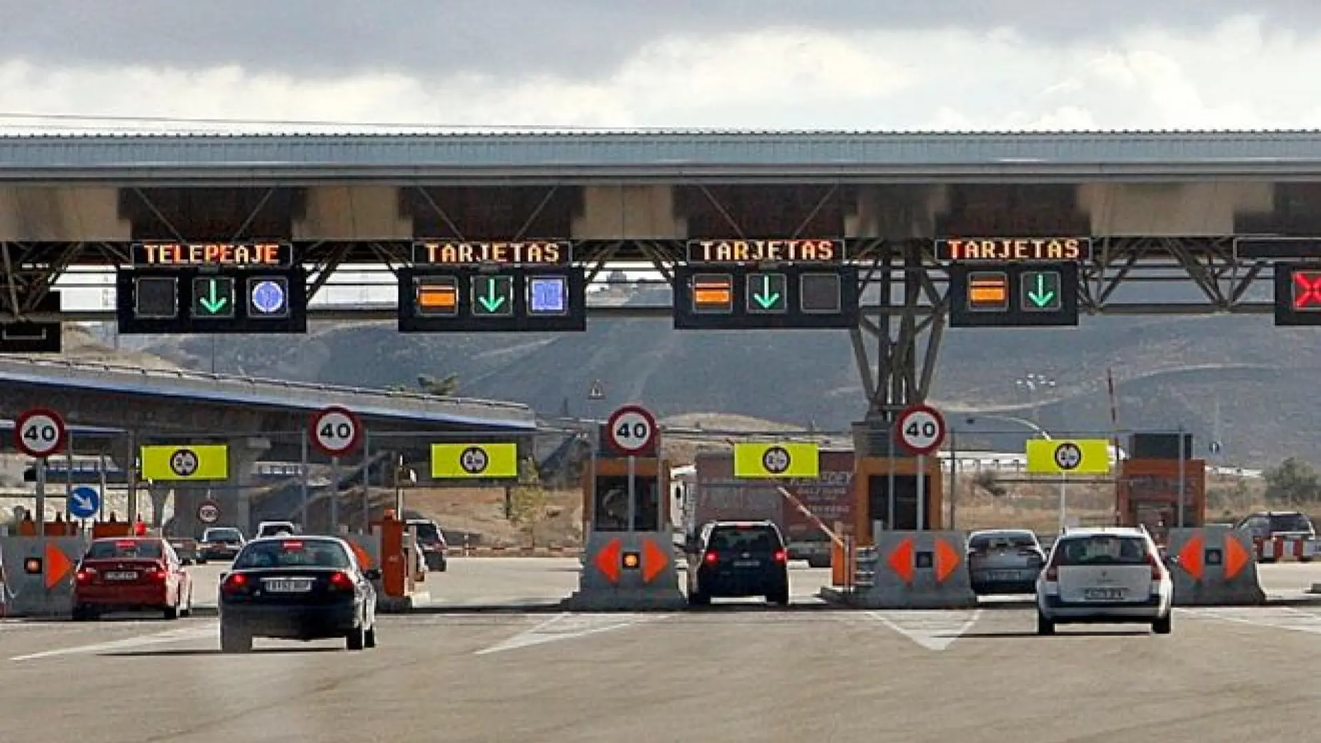 Las constructoras reclaman un peaje de 111 euros al año por conductor para financiar la conservación de las carreteras