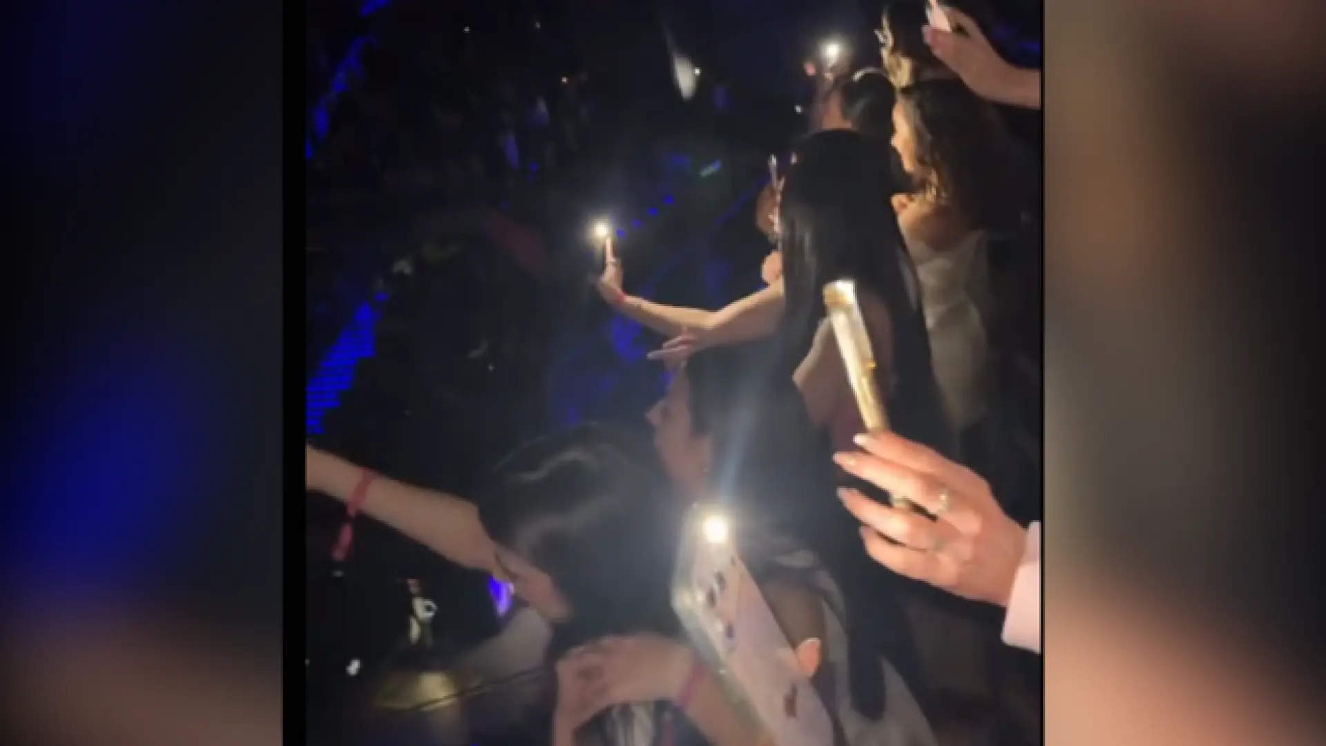 La comentada imagen de las 'influencers' en el concierto de Rosalía: «¿Alguien está viéndolo?»