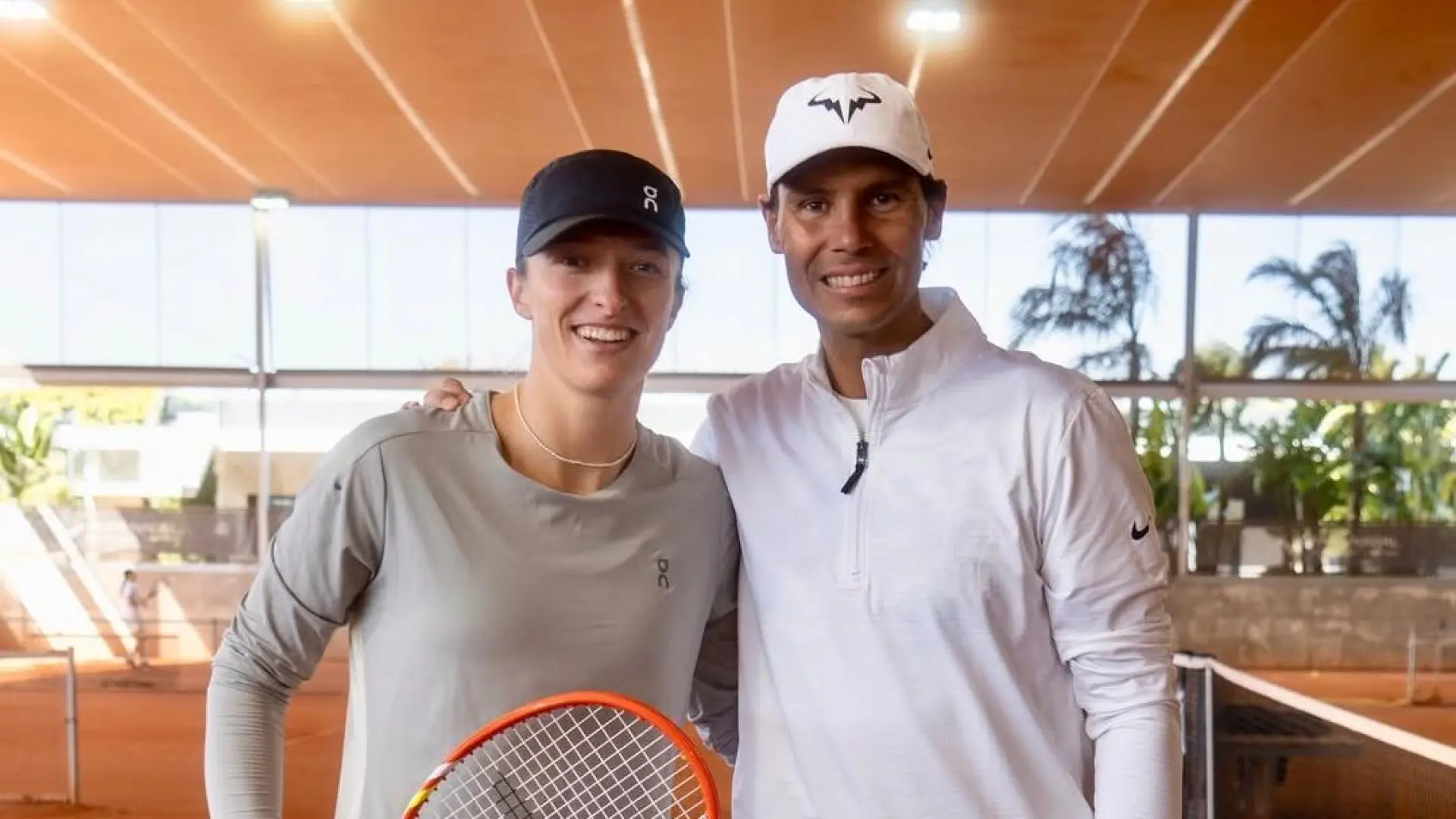 Rafa Nadal acoge a Iga Swiatek en su academia: «Bienvenida de nuevo, esperamos que te sientas como en casa»
