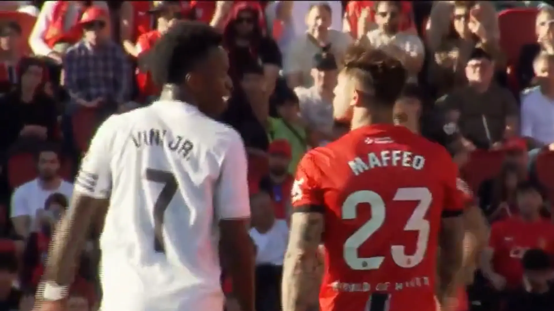 El nuevo encontronazo entre Maffeo y Vinicius en el Mallorca-Real Madrid: «Balón de playa»