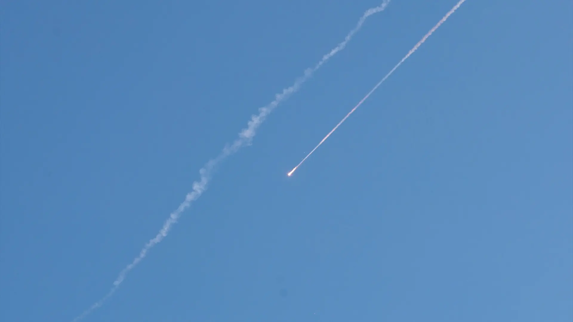 Irán ataca plantas químicas en Emiratos Árabes, compañías energéticas en Bahréin y plantas desalinizadoras de Kuwait