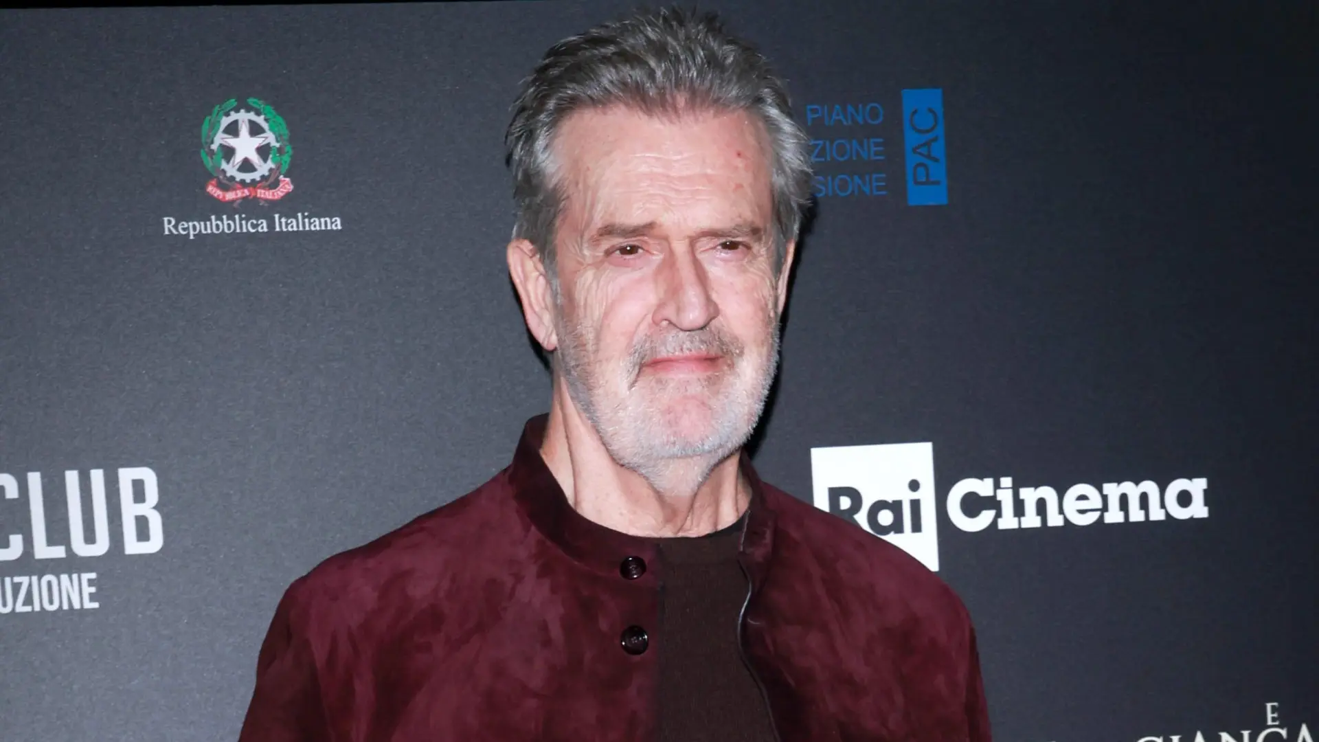El actor Rupert Everett (66 años), sobre su salida del armario en los 80: «Hice el amor en el Coliseo de Roma, lo vi abierto por la noche»