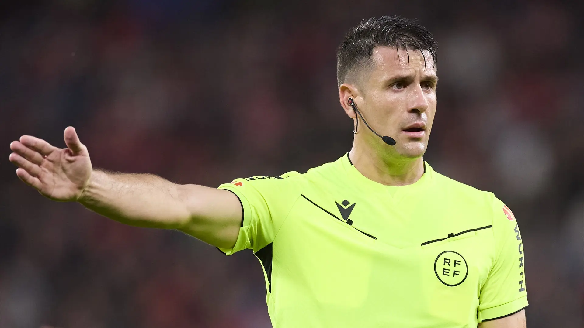 El Espanyol identifica y sanciona al socio que «lanzó líquido» sobre un árbitro y su asistente