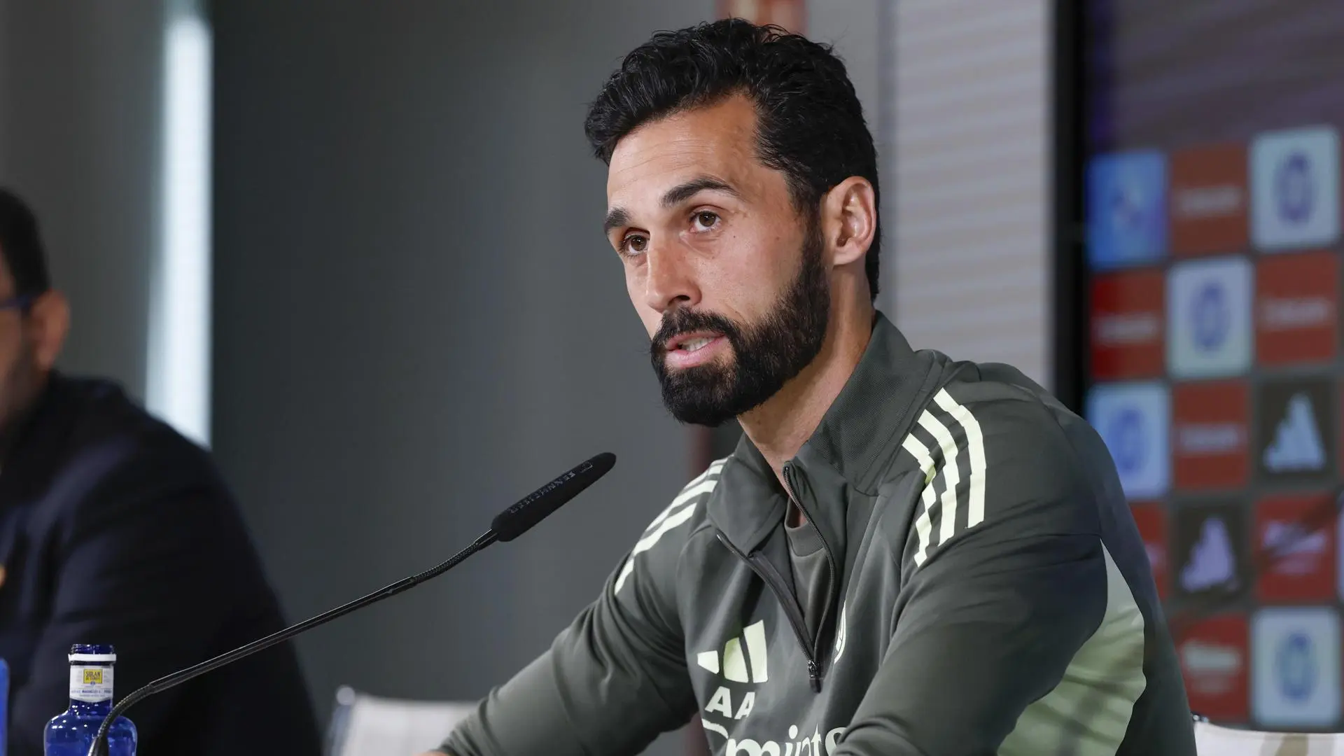 Álvaro Arbeloa critica el arbitraje español y lanza un dardo al Barça: «No se trata de desconfiar, sino de lo que vemos»
