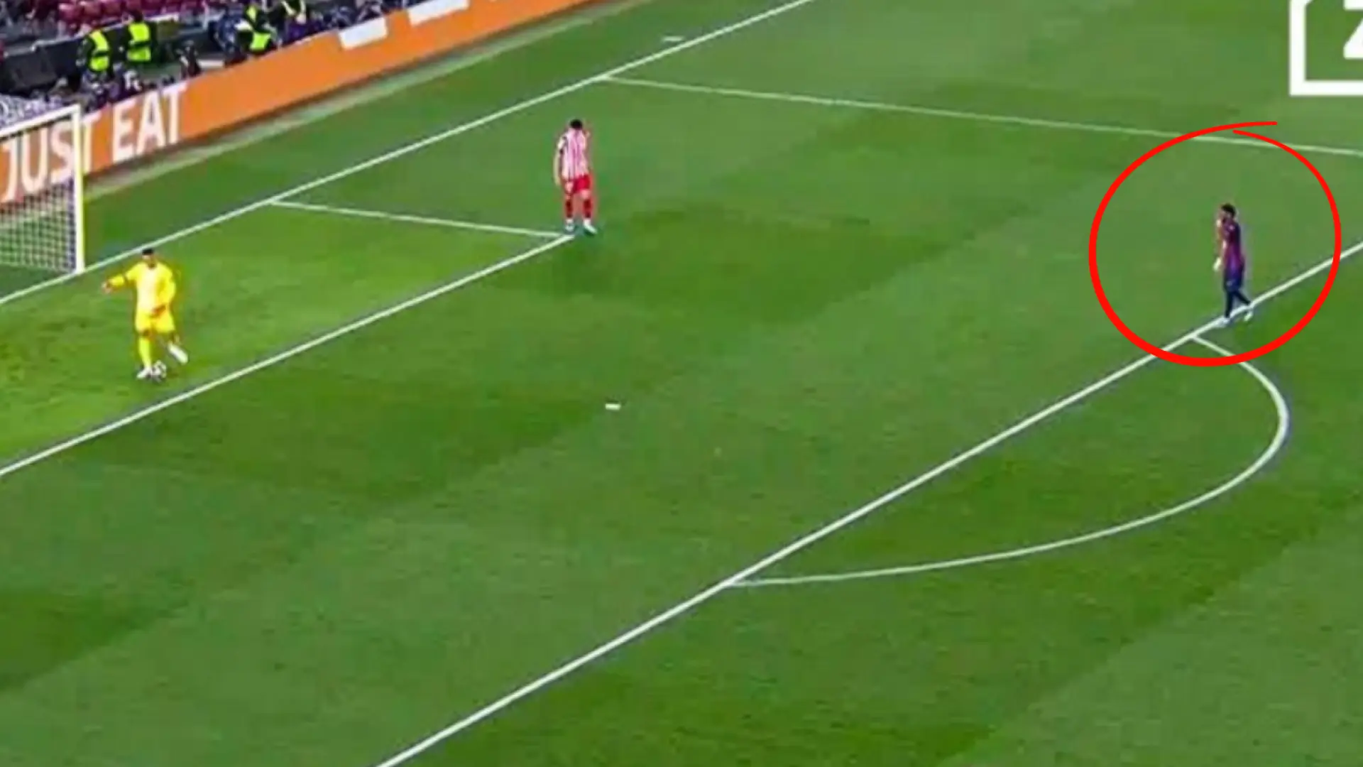 El detalle que ha pasado desapercibido en la polémica del Barcelona – Atlético: ¿invalida Lamine Yamal la posible mano de Pubill?