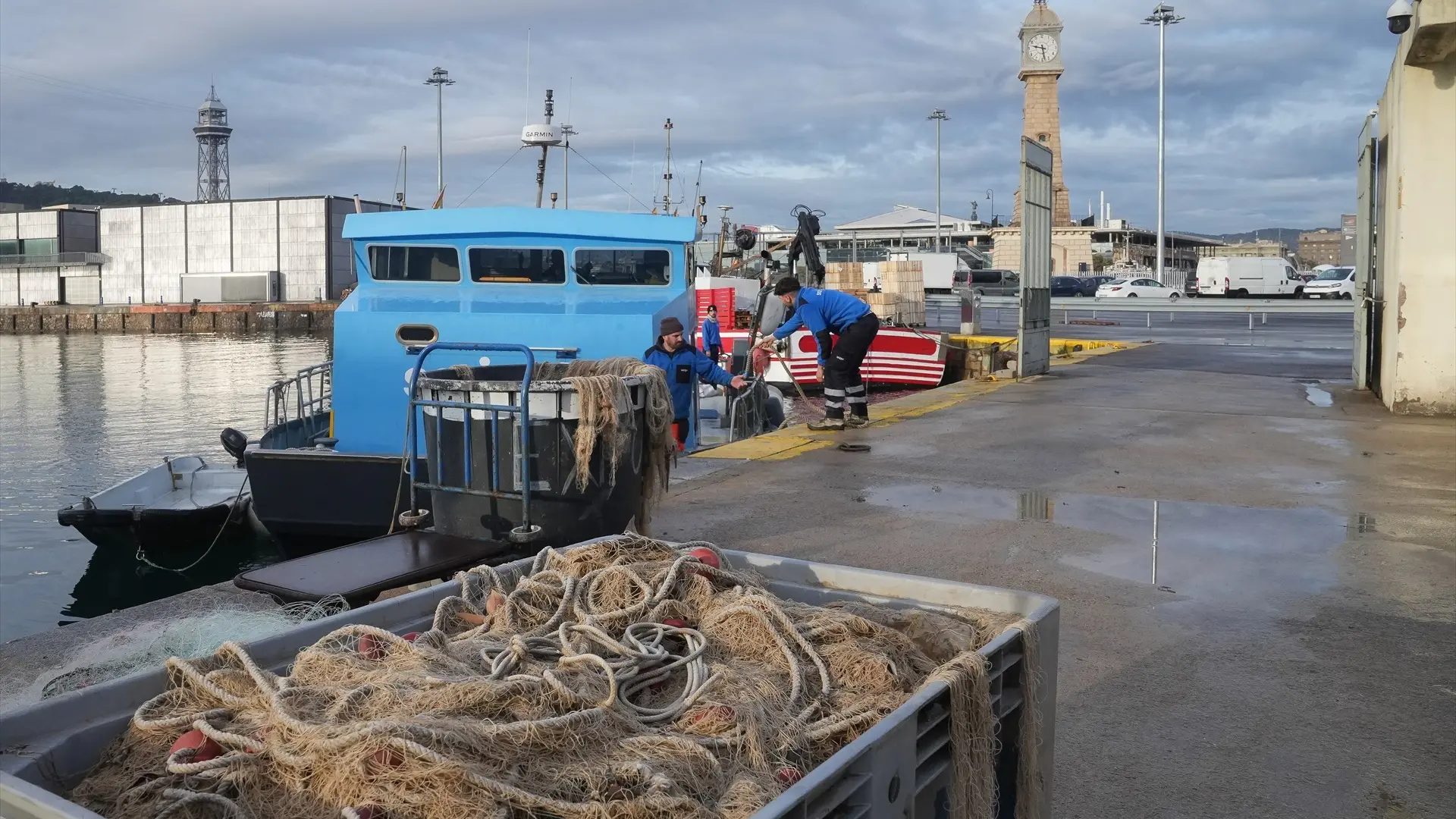 La escalada del combustible obliga a amarrar parte de la flota y amenaza con menos oferta de pescado y precios más altos