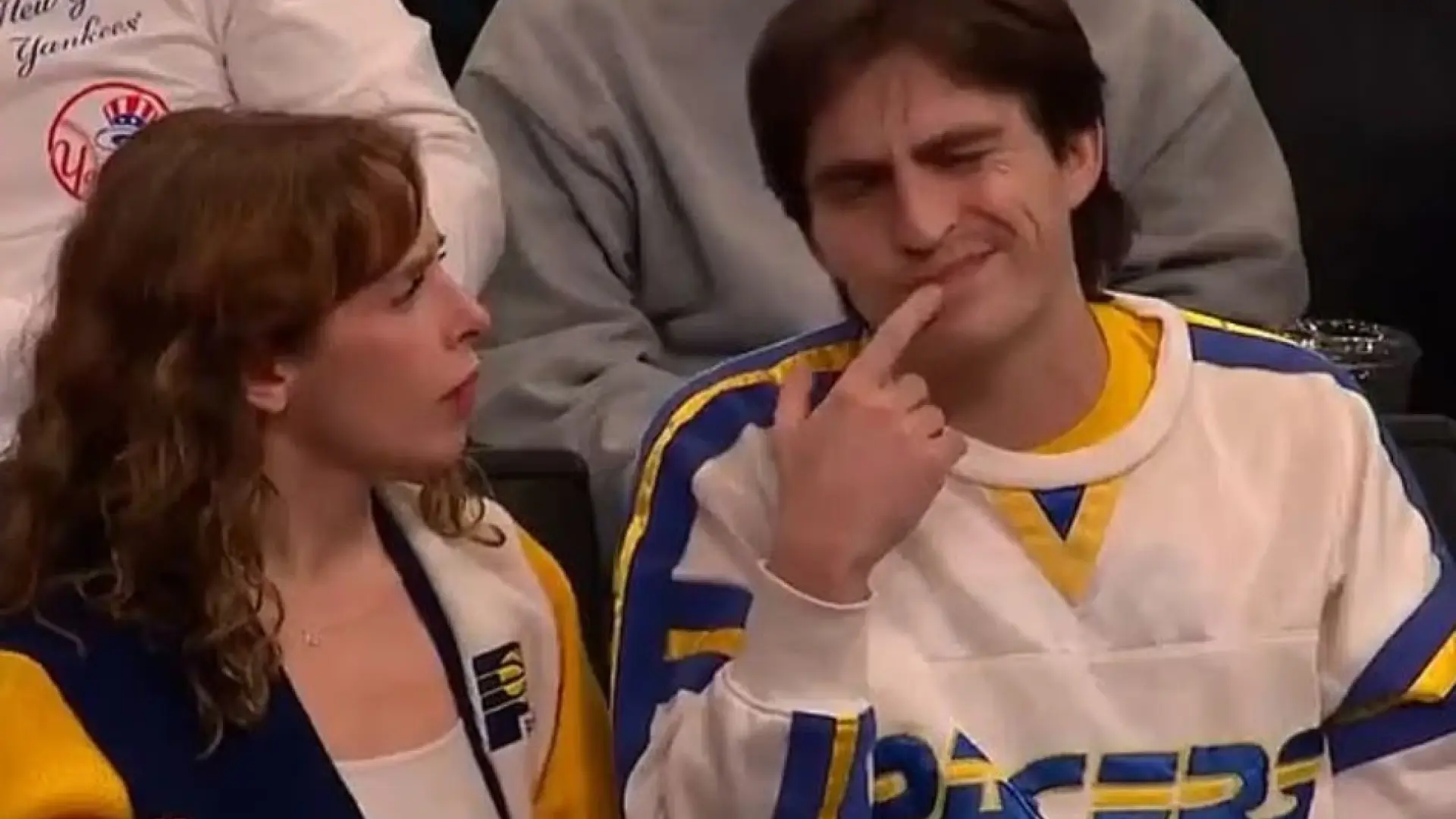 Pillan a una pareja discutiendo en pleno partido de la NBA y la escena se hace viral: «Ese eres tú, ¿de qué estás hablando?»