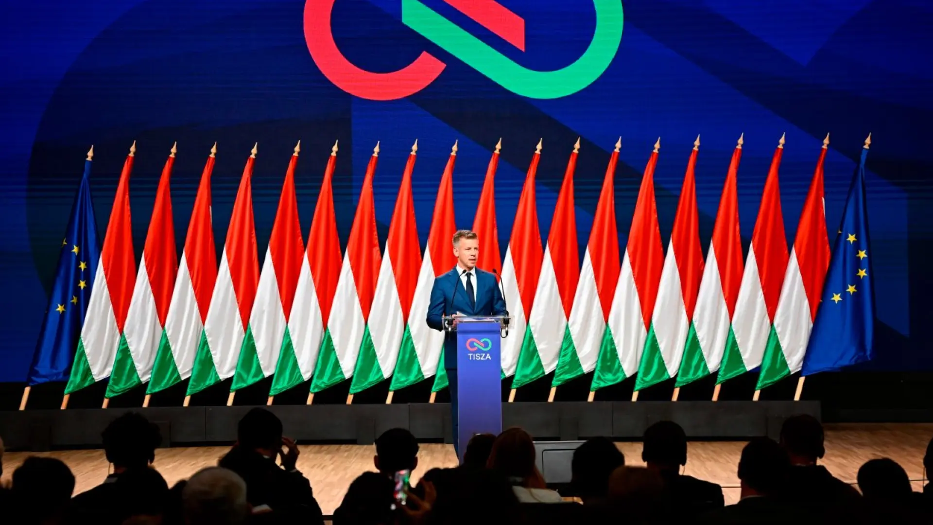 Magyar promete un cambio de régimen para alejarse de Putin y lanza un guiño a la UE: «El lugar de Hungría era, es y será en Europa»