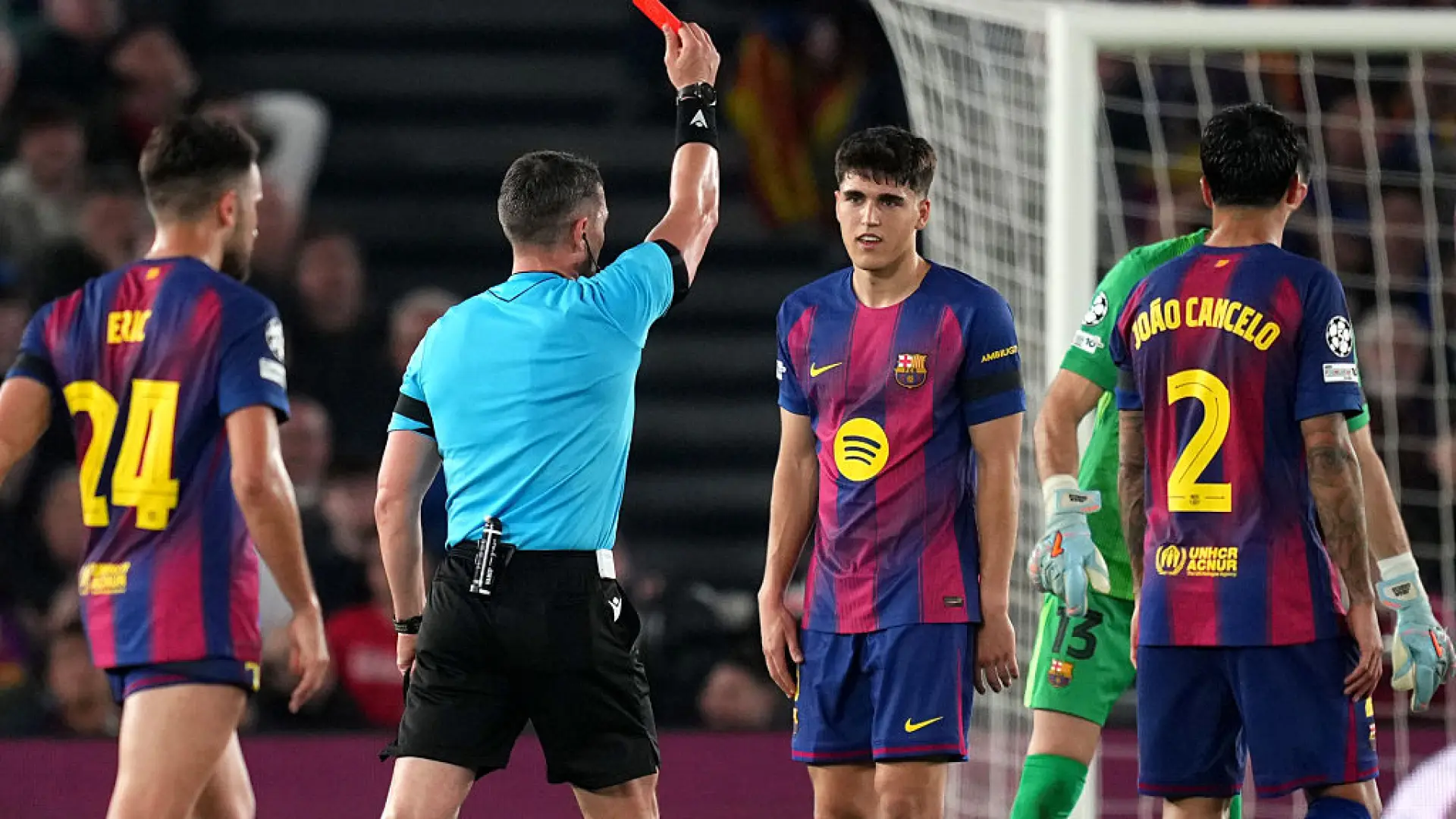 La UEFA rechaza la queja formal del Barcelona por el arbitraje de Kovacs en la ida de la Champions ante el Atlético de Madrid