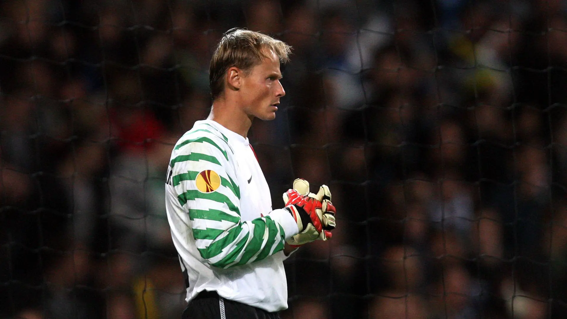 Muere el exfutbolista Alex Manninger en un accidente de tráfico: su coche fue arrollado por un tren en un paso ferroviario