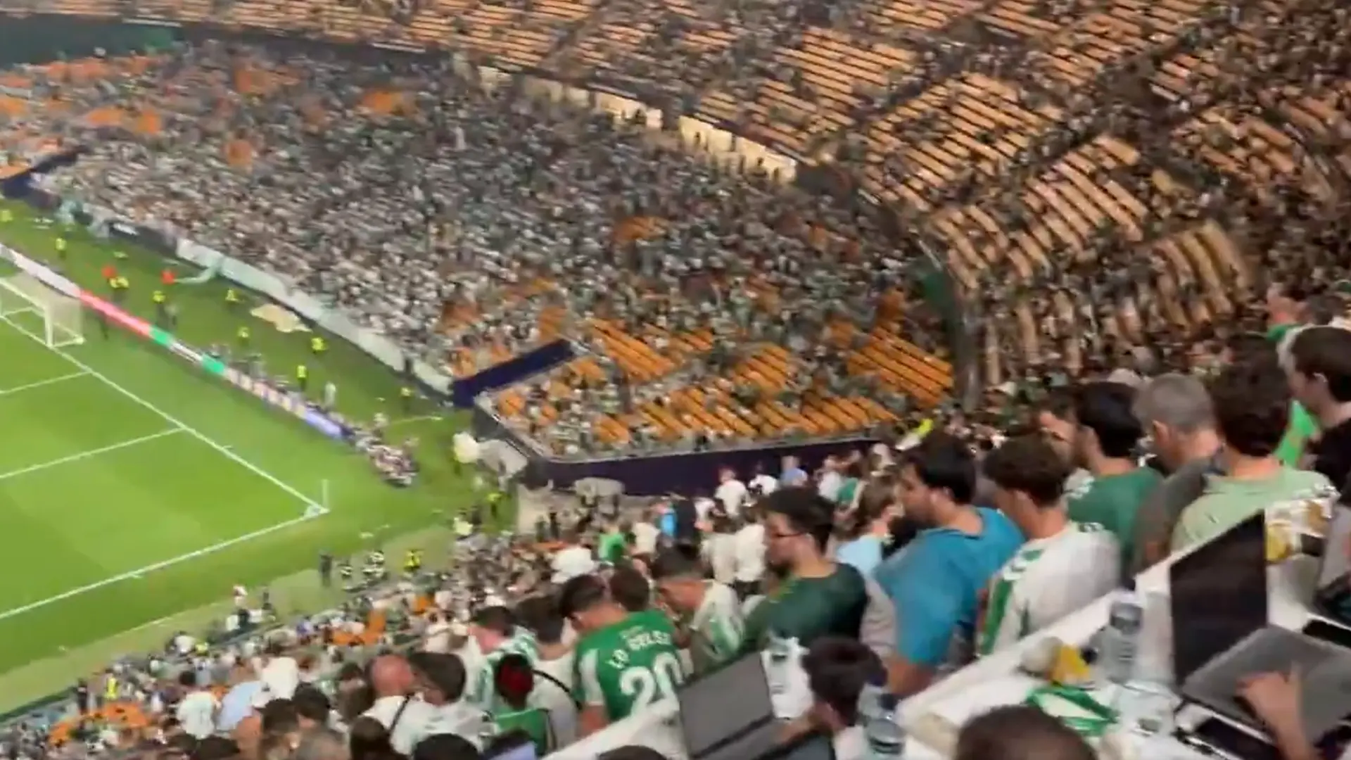 Caos total en La Cartuja: evacuaron parte del estadio por un error en la megafonía durante el partido ante el Braga