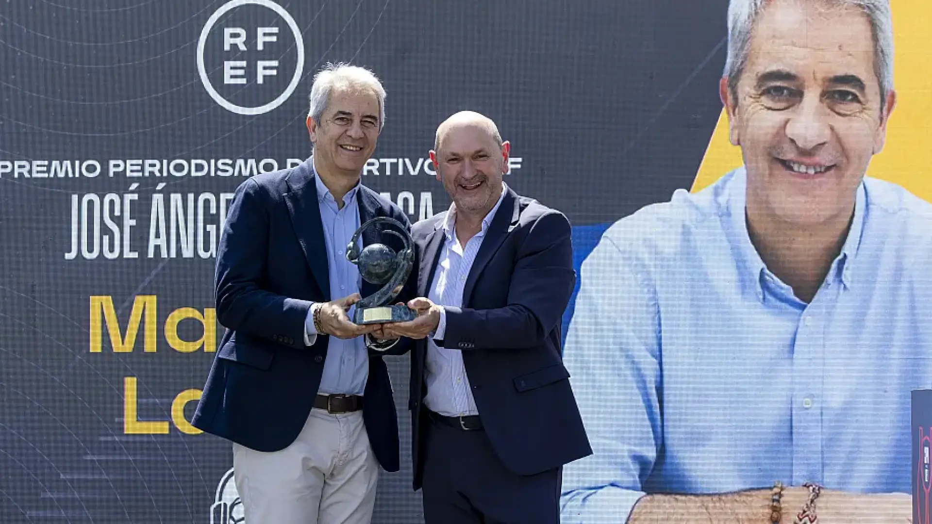 Manolo Lama recibe el I Premio de Periodismo Deportivo José Ángel de la Casa