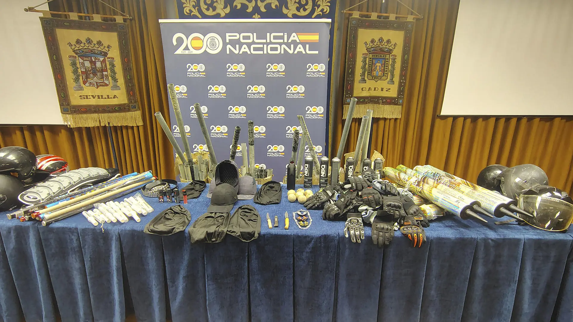 La Policía interviene decenas de armas e identifican a 160 ultras antes de la final de Copa del Rey