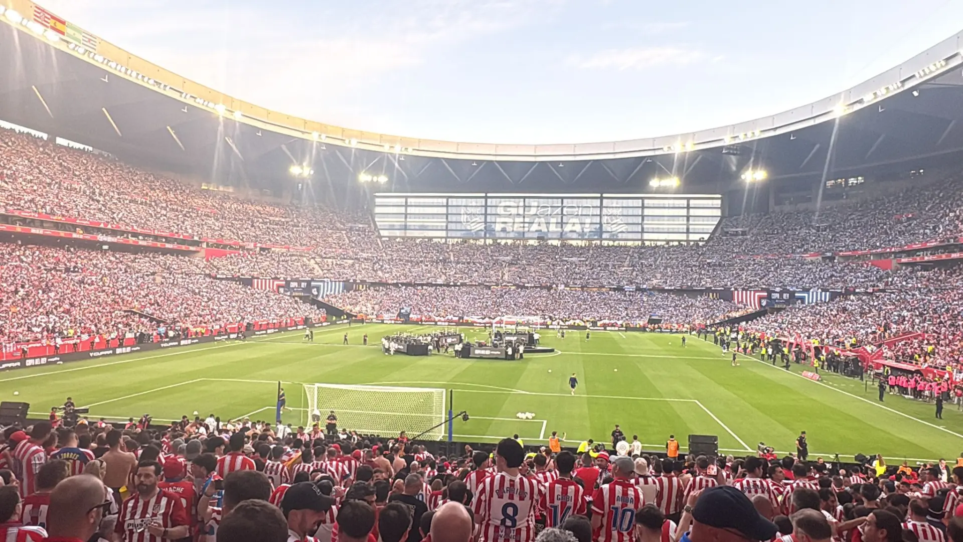 Lamentables cánticos contra Aitor Zabaleta en la final de la Copa del Rey