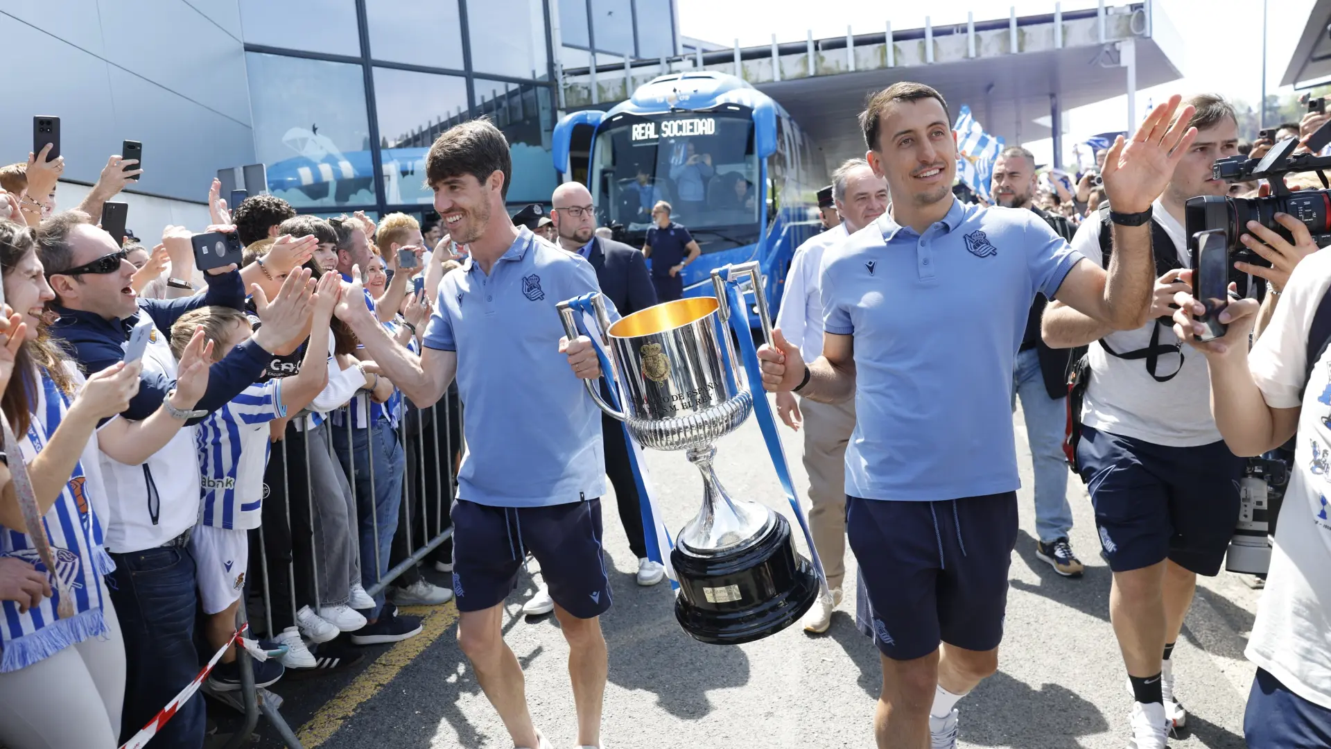 San Sebastián recibe a la Real Sociedad para celebrar la Copa del Rey: todos los detalles de la fiesta 'txuri-urdin'
