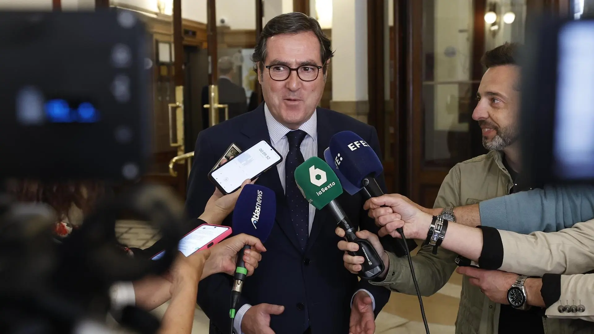 Garamendi defiende que la regularización es «necesaria» porque «falta gente», pero critica su gestión: «Echamos de menos un pacto de Estado»