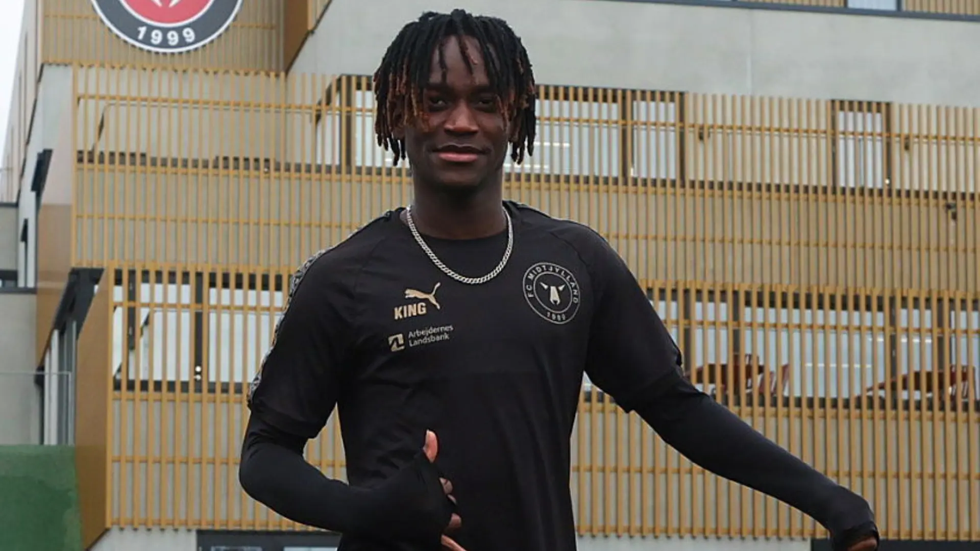 Herido grave Alamara Djabi, futbolista de 19 años del Midtjylland, tras ser apuñalado