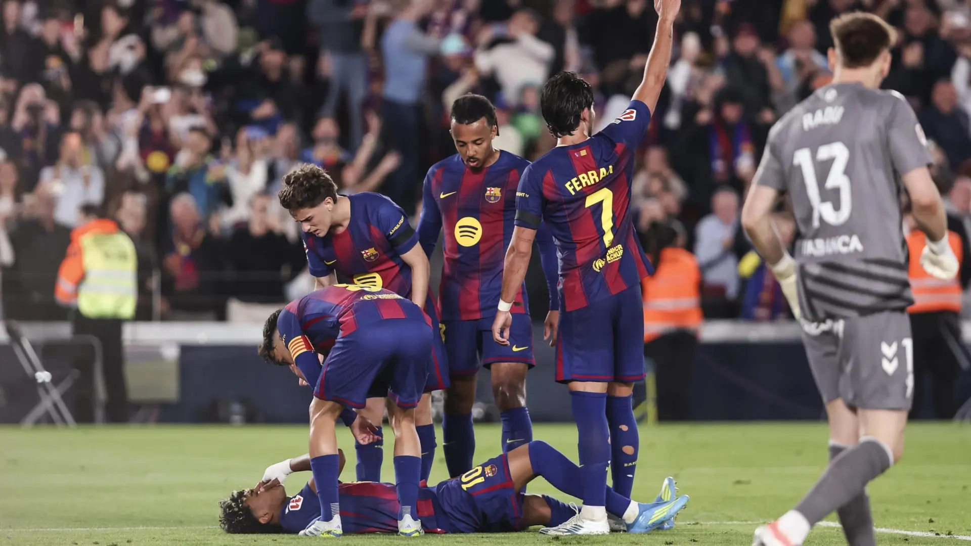 Triunfo del Barcelona para acercarse a la Liga con preocupación por Lamine Yamal