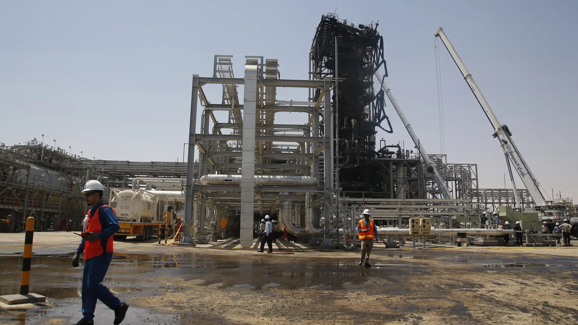 La otra guerra del Golfo enfrenta a Arabia Saudí, Emiratos e Irak con Irán para decidir el futuro del petróleo