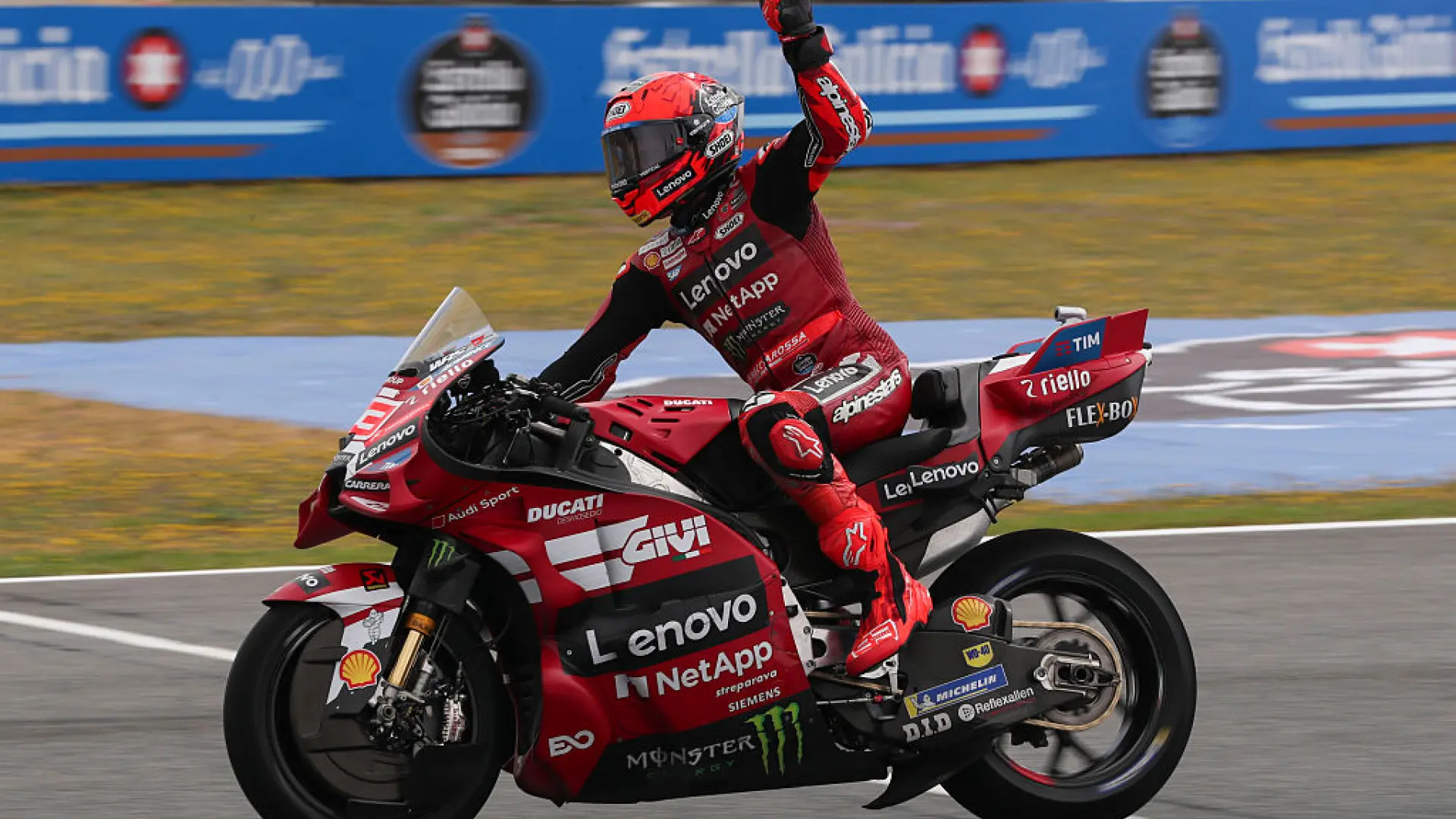 Marc Márquez se hace con la 'pole' en el asfalto mojado de Jerez