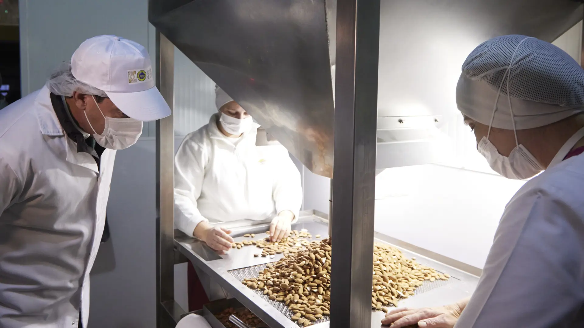 La guerra en Irán y el clima se ceban con la almendra española y ponen en alerta al sector